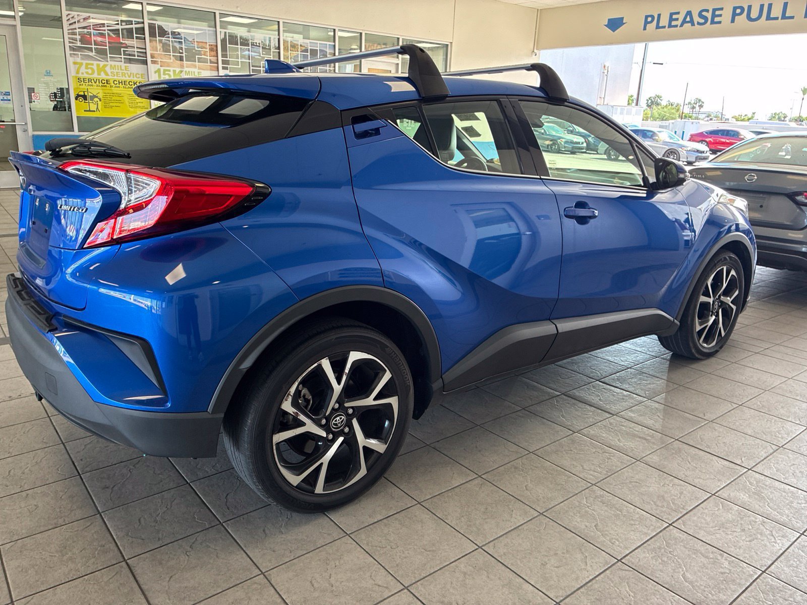 Used 2019 Toyota C-HR Limited FWD image 5