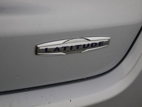 Used 2024 Jeep Compass Latitude AWD/4WD image 41