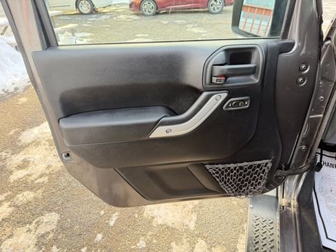 Used 2014 Jeep Wrangler Sahara w/ Connectivity Group image 16