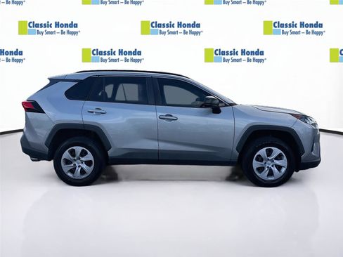 Used 2021 Toyota RAV4 LE image 9