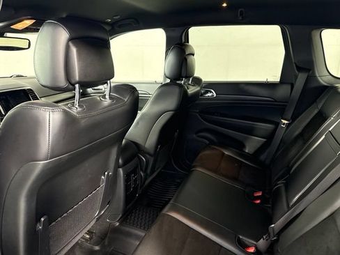 Used 2019 Jeep Grand Cherokee Laredo w/ Laredo X Package RWD image 23