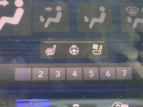 Used 2018 Chrysler Pacifica Limited w/ Tire & Wheel Group image 25