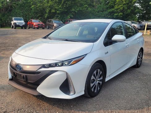 Used 2022 Toyota Prius Prime XLE FWD image 4