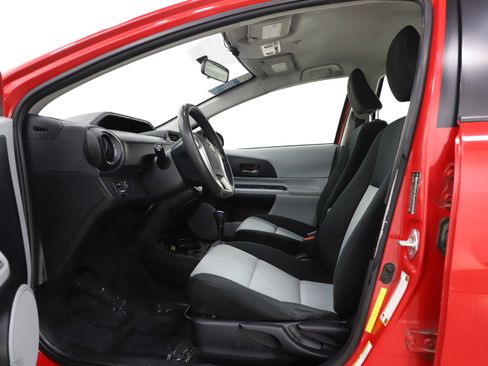 Used 2014 Toyota Prius C Three image 21