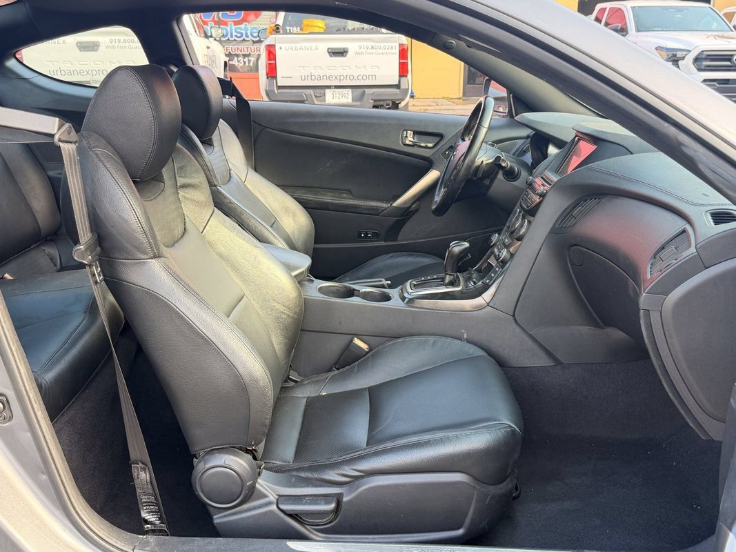Used 2015 Hyundai Genesis 3.8 RWD image 10