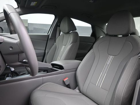 Used 2025 Hyundai Elantra Sport FWD image 11