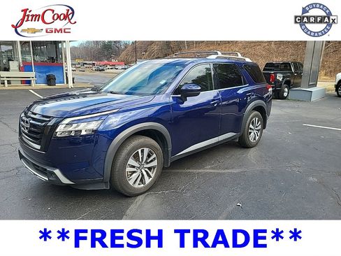 Used 2023 Nissan Pathfinder SL w/ Black Appearance Package image 3