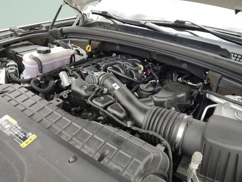 Used 2021 Jeep Grand Cherokee L Laredo w/ Luxury Tech Group I AWD/4WD image 32