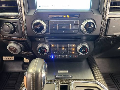Used 2018 Ford F150 Lariat w/ Equipment Group 502A Luxury AWD/4WD image 18