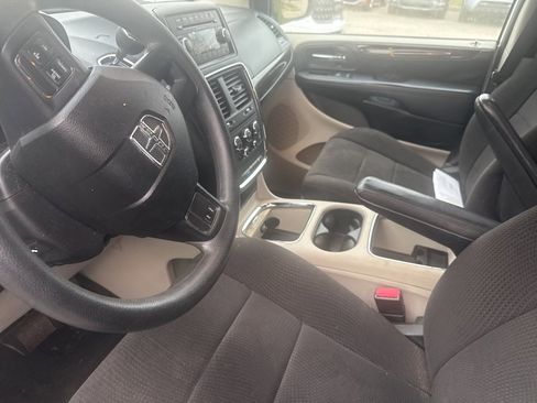 Used 2012 Dodge Grand Caravan SXT image 24