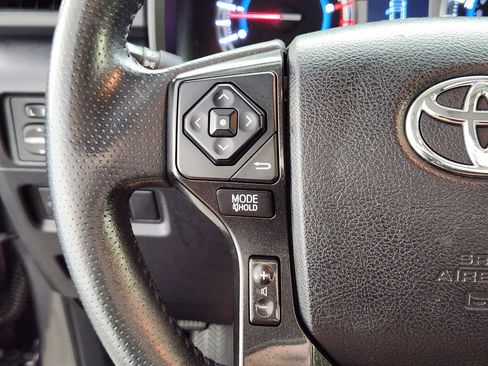 Used 2018 Toyota 4Runner TRD Off-Road Premium AWD/4WD image 18