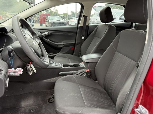 Used 2017 Ford Focus SE image 9