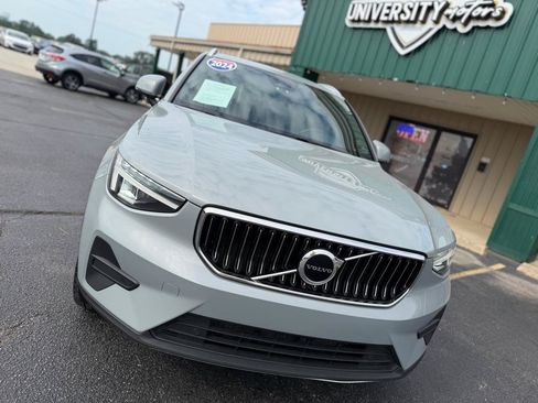 Used 2024 Volvo XC40 B5 Core AWD/4WD image 9