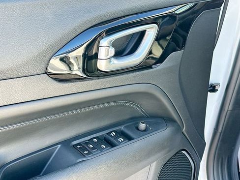 New 2026 Jeep Compass Latitude image 12