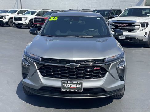 Used 2025 Chevrolet Trax RS w/ Driver Confidence Package FWD image 2