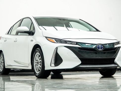 Used 2021 Toyota Prius Prime XLE FWD image 4
