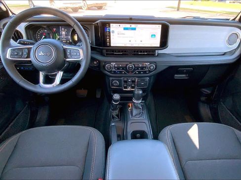 Certified 2025 Jeep Wrangler Unlimited Sahara w/ Safety Group AWD/4WD image 14