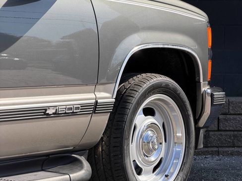 Used 1999 Chevrolet Suburban 2WD w/ Preferred Equipment Group 3 image 13
