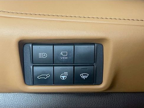 Used 2022 Toyota Highlander Platinum FWD image 11