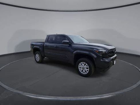 Used 2025 Toyota Tacoma SR5 image 2