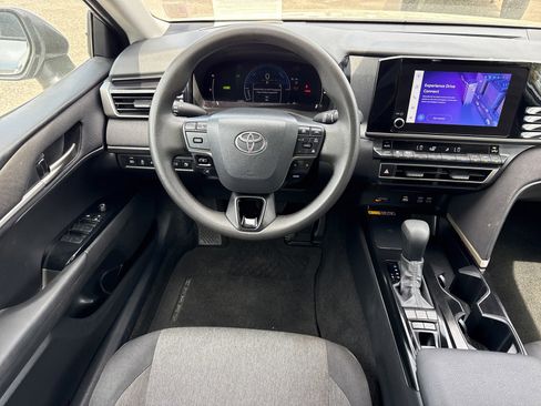 Used 2025 Toyota Camry LE w/ Convenience Package image 15