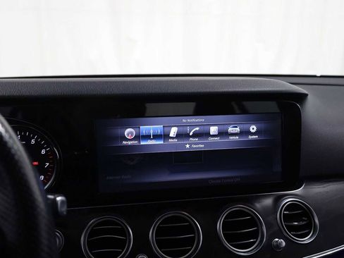 Used 2017 Mercedes-Benz E 300 4MATIC image 28
