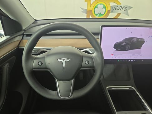 Used 2024 Tesla Model Y Long Range AWD/4WD image 14