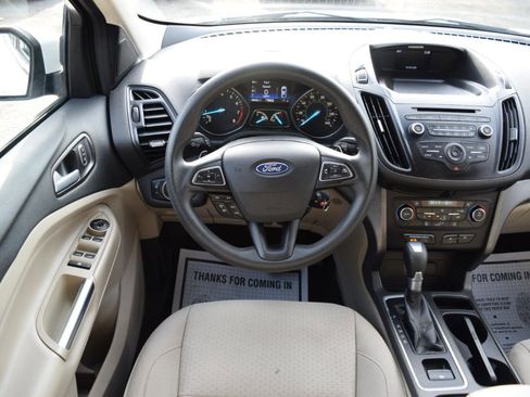 Used 2017 Ford Escape SE image 16