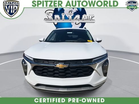 Used 2024 Chevrolet Trax LT w/ Driver Confidence Package FWD image 3