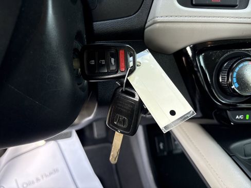 Used 2017 Honda HR-V LX image 29