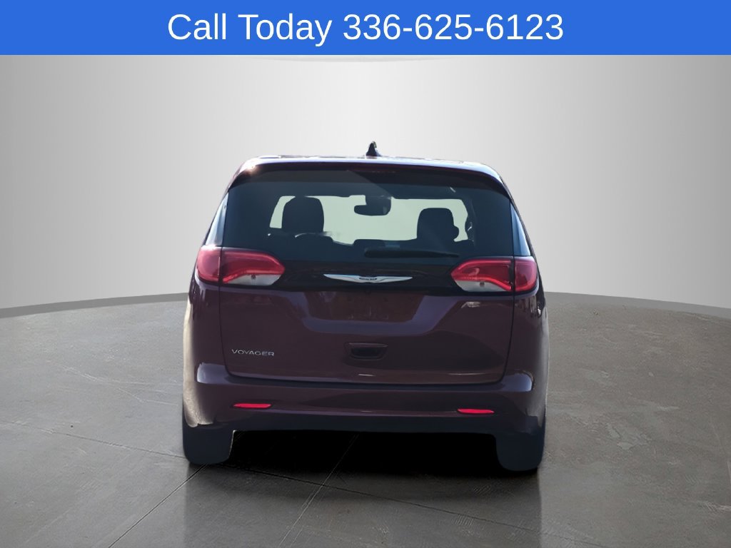Used 2023 Chrysler Voyager LX FWD image 6