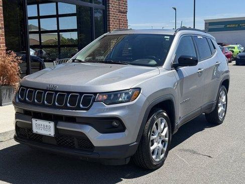 Used 2022 Jeep Compass Latitude w/ Sun and Sound Group AWD/4WD image 1