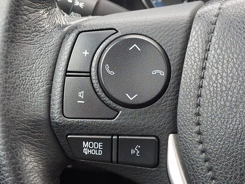 Used 2017 Toyota Corolla XSE image 21