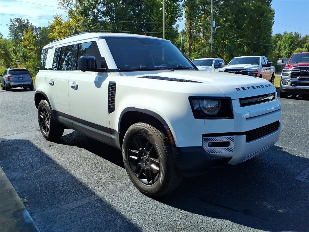Used 2025 Land Rover Defender 110 S AWD/4WD image 3
