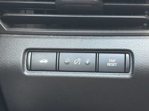 Used 2024 Nissan Altima 2.5 SV FWD image 11