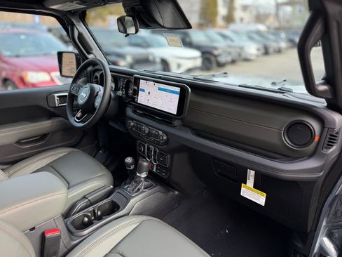 New 2026 Jeep Gladiator Mojave w/ Safety Group image 24