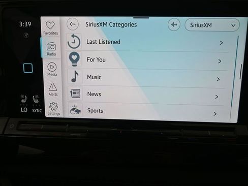 New 2026 Volkswagen Atlas Cross Sport SE image 4