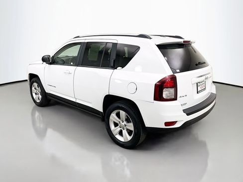 Used 2014 Jeep Compass Latitude w/ Sun/Sound Group AWD/4WD image 5