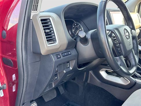 Used 2022 Nissan Frontier SV AWD/4WD image 10