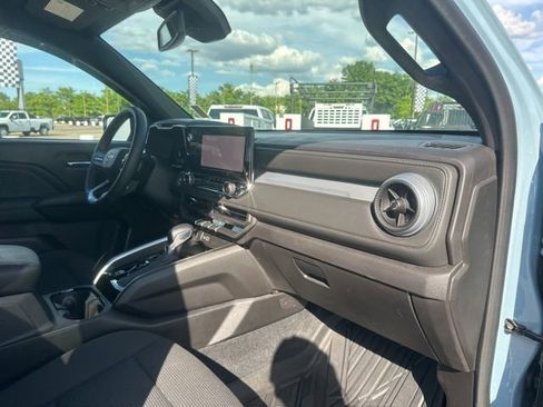 Used 2025 Chevrolet Colorado LT w/ Advanced Trailering Package AWD/4WD image 34