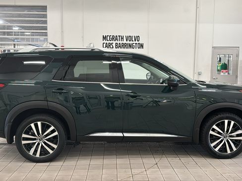 Used 2025 Nissan Pathfinder Platinum AWD/4WD image 4