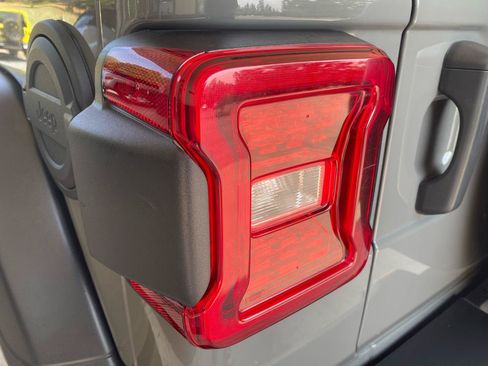 Used 2021 Jeep Wrangler Sport AWD/4WD image 28