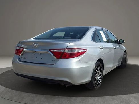 Used 2015 Toyota Camry LE image 6