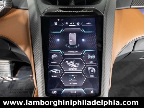 Used 2024 Lamborghini Revuelto image 18