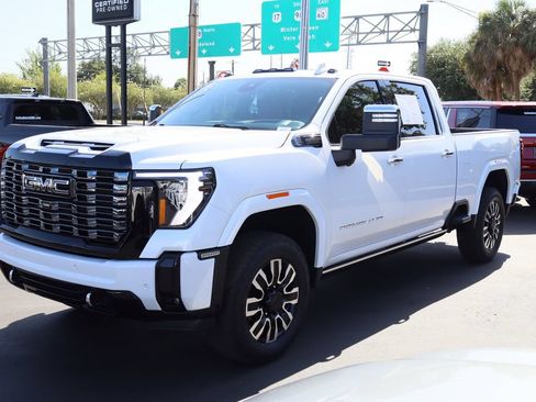 Used 2025 GMC Sierra 2500 Denali Ultimate AWD/4WD image 5