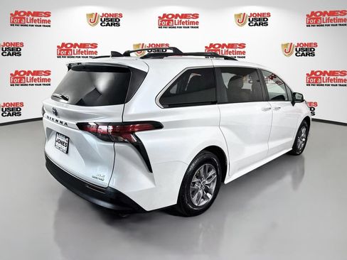 Used 2022 Toyota Sienna XLE w/ XLE Plus Package FWD image 18