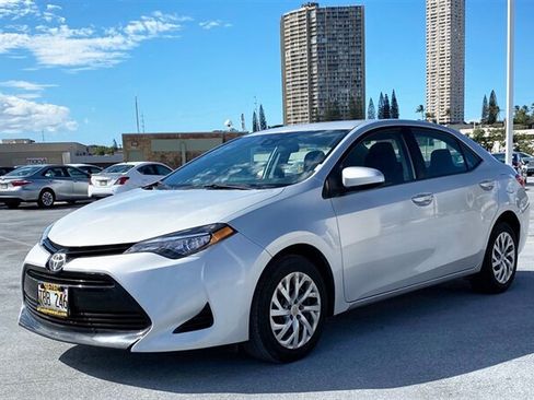 Used 2017 Toyota Corolla LE FWD image 1