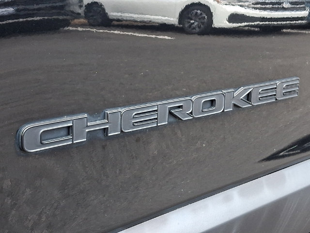 Used 2019 Jeep Cherokee Latitude Plus AWD/4WD image 32
