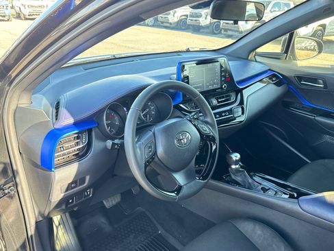 Used 2021 Toyota C-HR XLE FWD image 10