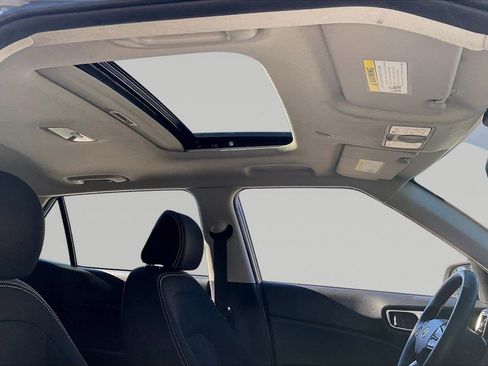 Used 2023 Hyundai Venue SEL w/ Cargo Package image 15